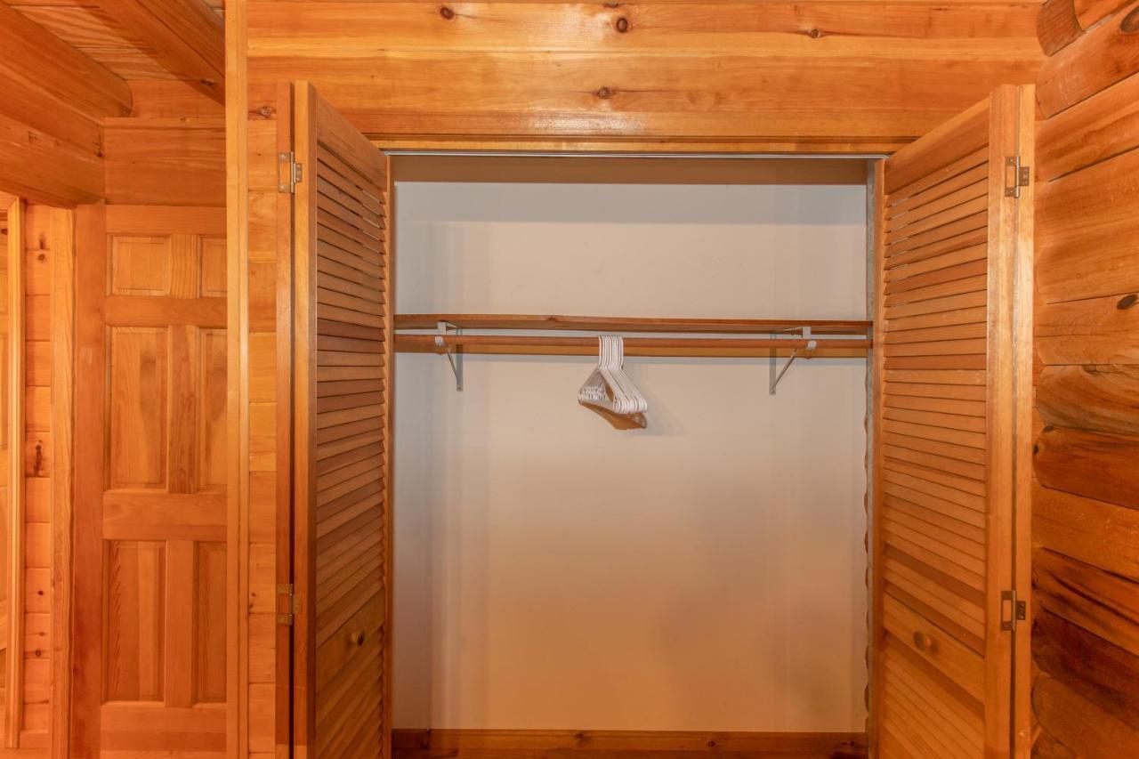 Treetops Cabin Easy To Asheville With Fast Wifi And Great View Swiss Esterno foto