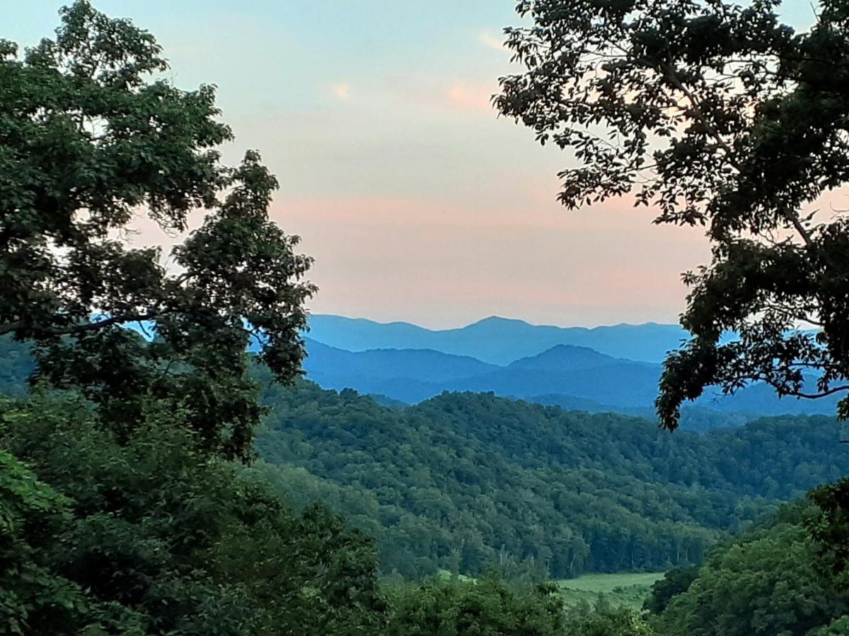 Treetops Cabin Easy To Asheville With Fast Wifi And Great View Swiss Esterno foto